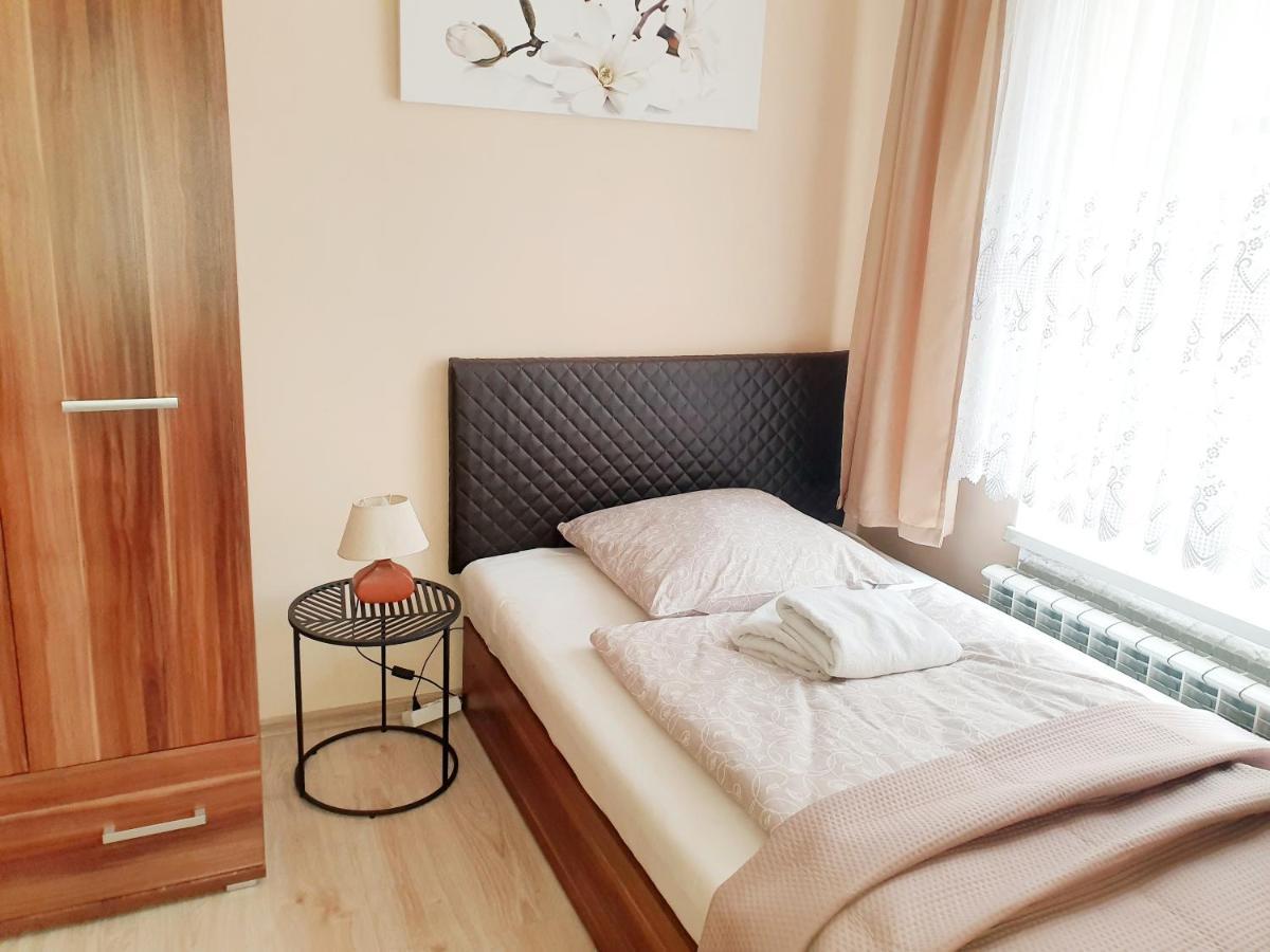 Aparthouse Apartamenty Centrum - In The City Center Near The Train Station Katoviçe Oda fotoğraf