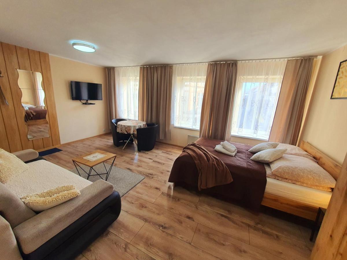 Aparthouse Apartamenty Centrum - In The City Center Near The Train Station Katoviçe Dış mekan fotoğraf