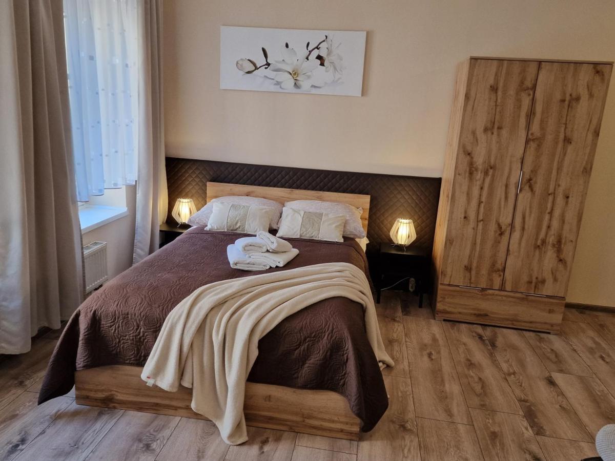 Aparthouse Apartamenty Centrum - In The City Center Near The Train Station Katoviçe Dış mekan fotoğraf