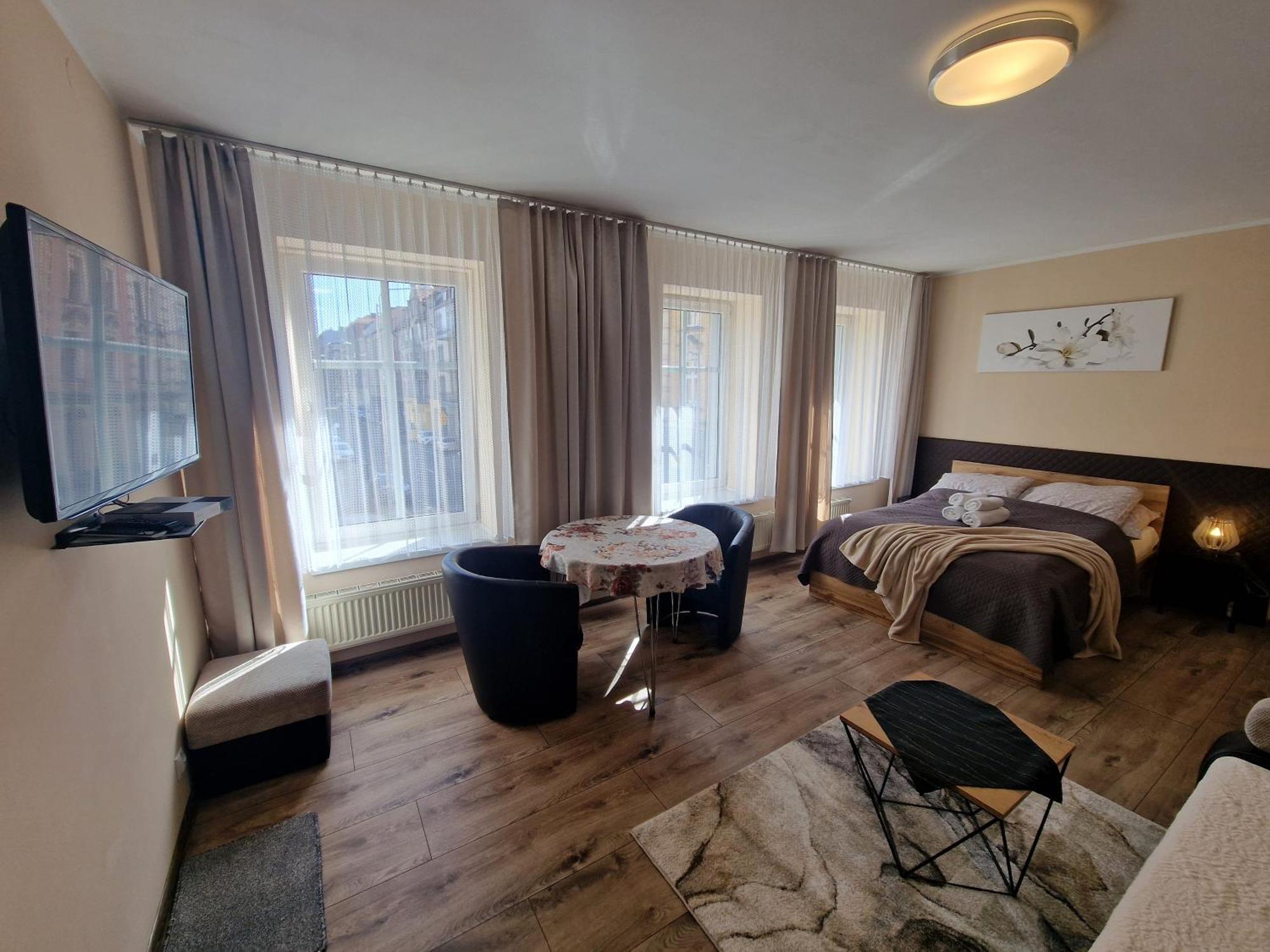 Aparthouse Apartamenty Centrum - In The City Center Near The Train Station Katoviçe Dış mekan fotoğraf