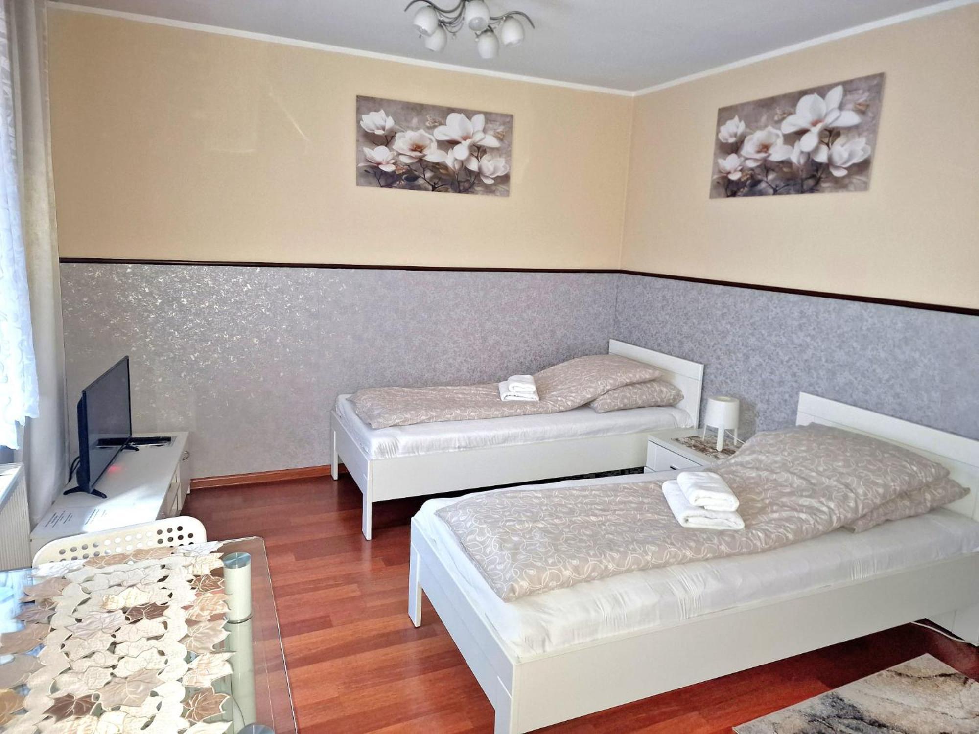 Aparthouse Apartamenty Centrum - In The City Center Near The Train Station Katoviçe Dış mekan fotoğraf