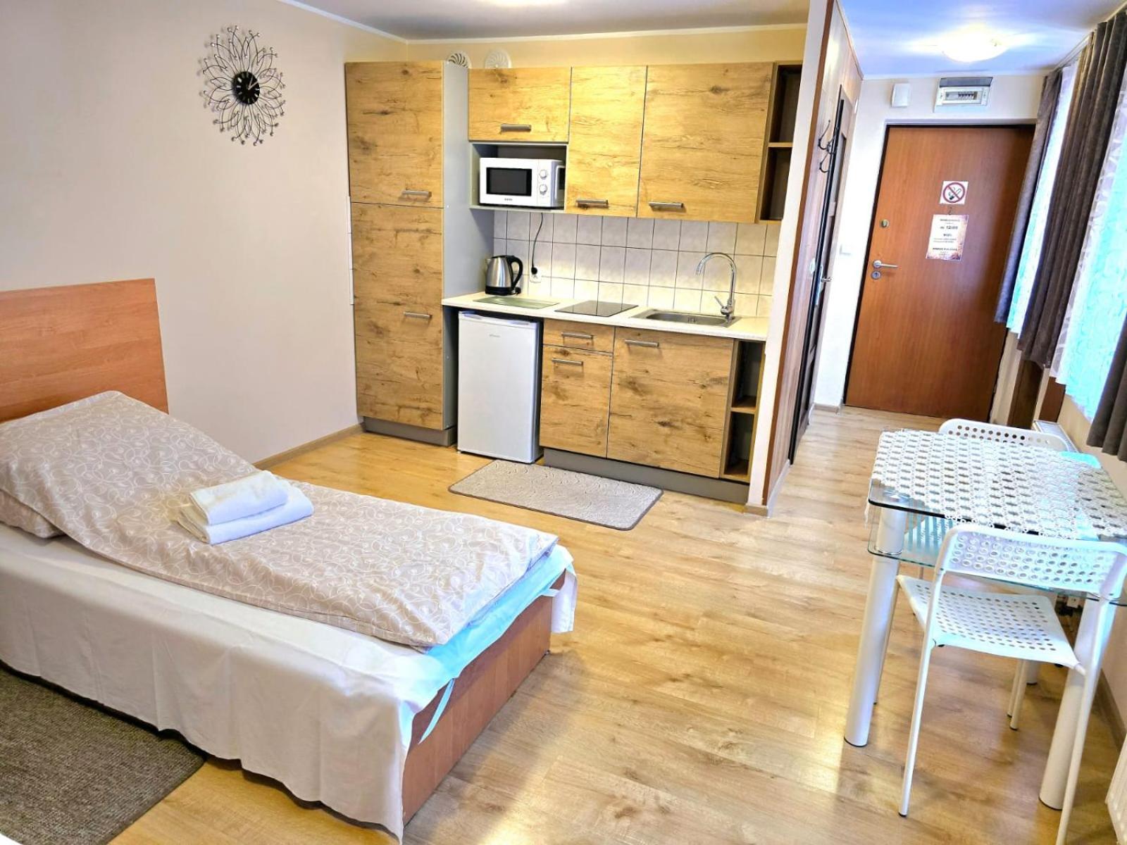Aparthouse Apartamenty Centrum - In The City Center Near The Train Station Katoviçe Dış mekan fotoğraf