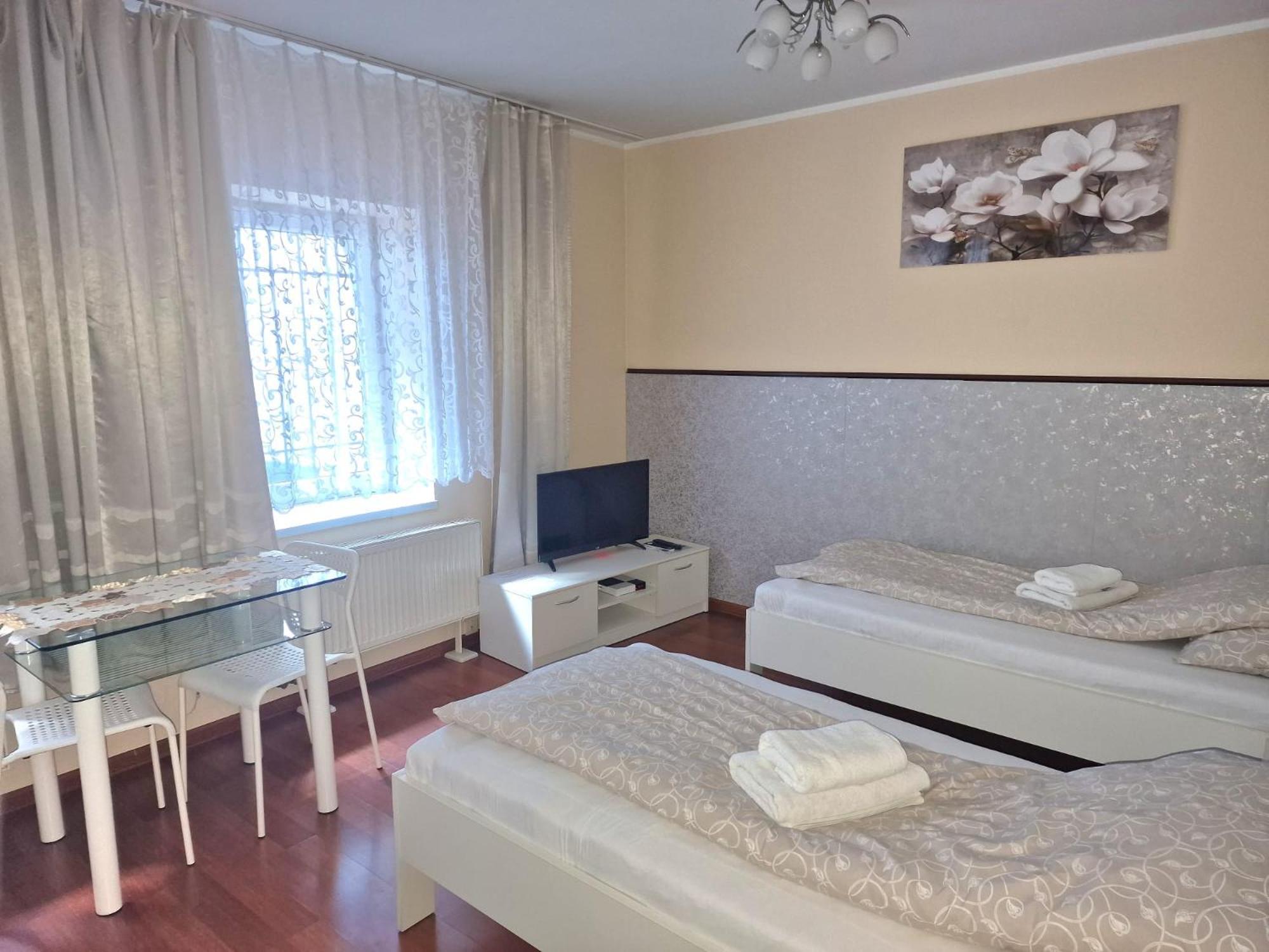Aparthouse Apartamenty Centrum - In The City Center Near The Train Station Katoviçe Dış mekan fotoğraf