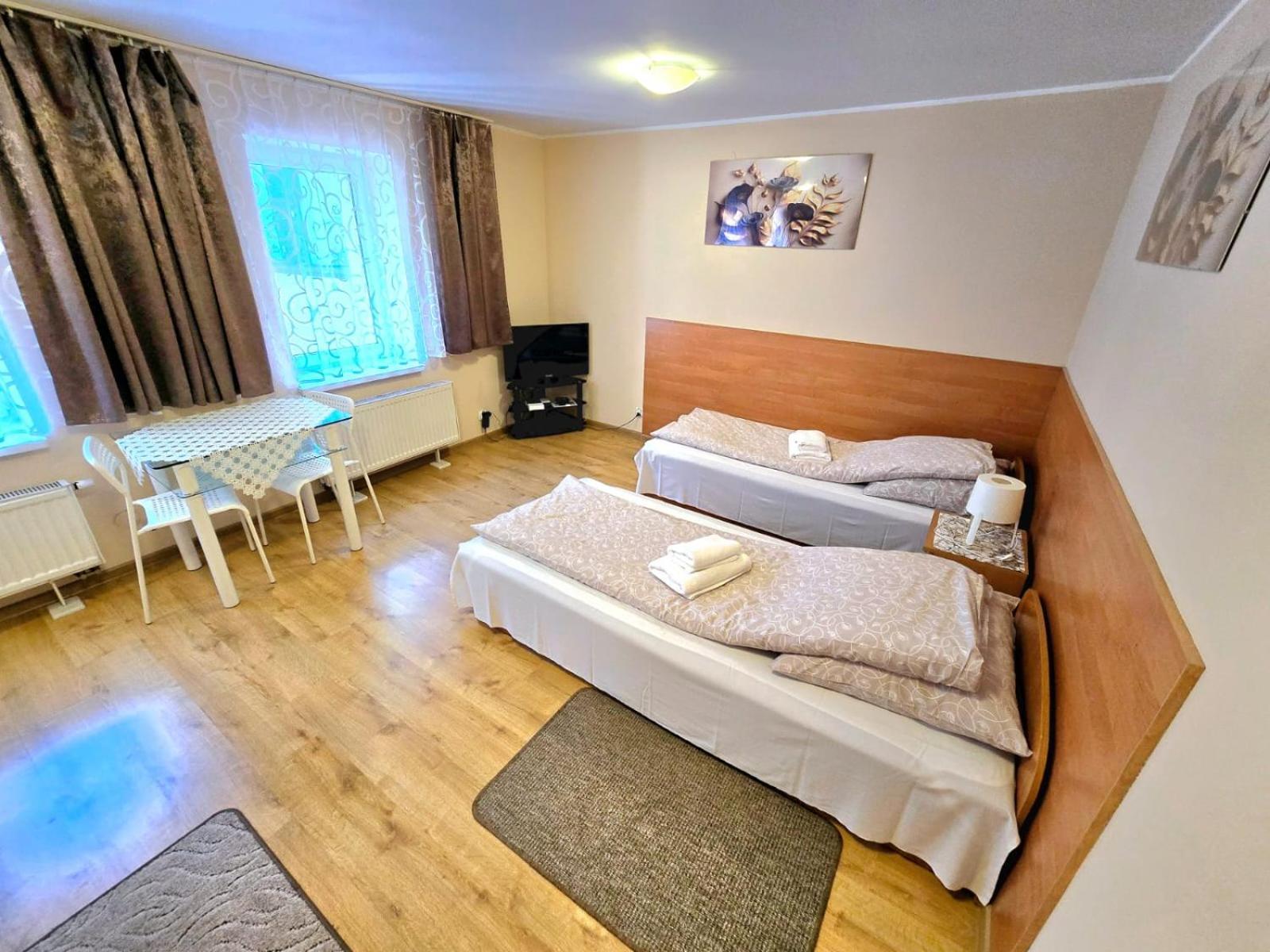 Aparthouse Apartamenty Centrum - In The City Center Near The Train Station Katoviçe Dış mekan fotoğraf