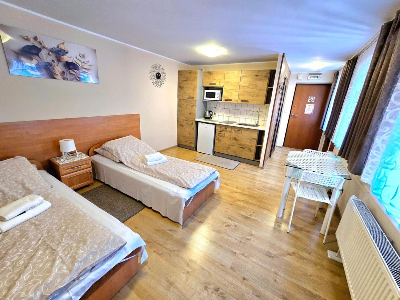Aparthouse Apartamenty Centrum - In The City Center Near The Train Station Katoviçe Dış mekan fotoğraf