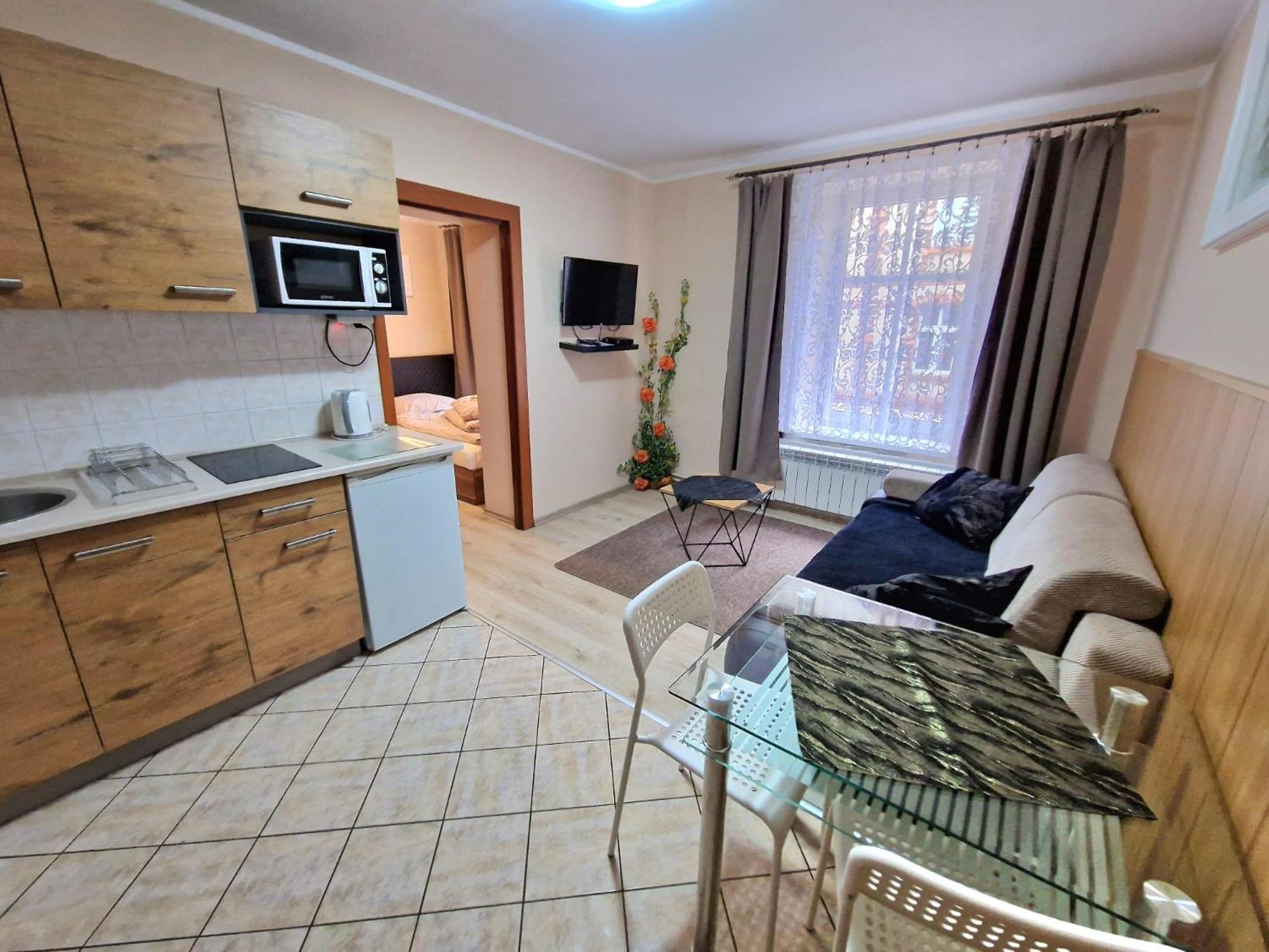 Aparthouse Apartamenty Centrum - In The City Center Near The Train Station Katoviçe Dış mekan fotoğraf