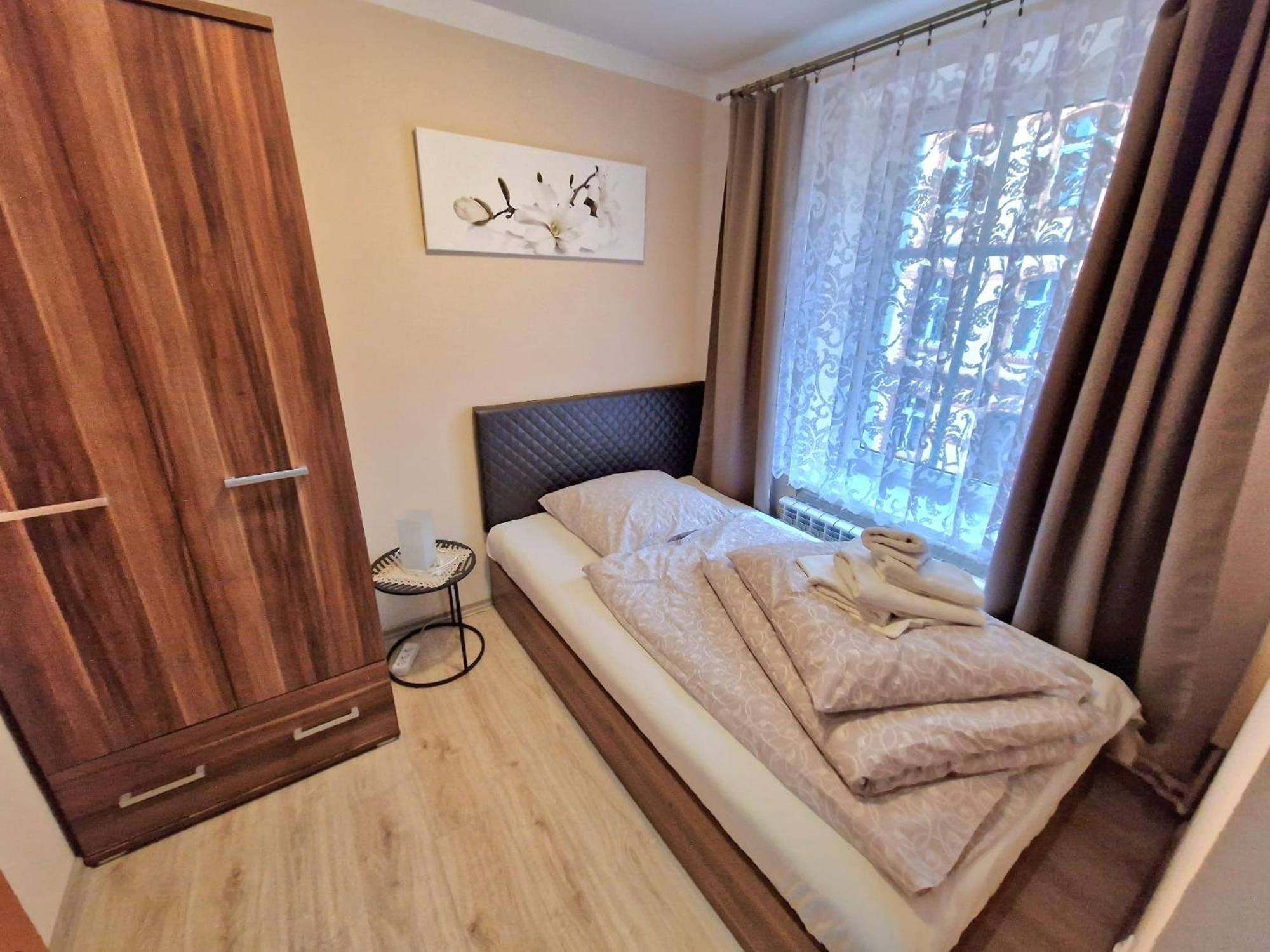 Aparthouse Apartamenty Centrum - In The City Center Near The Train Station Katoviçe Dış mekan fotoğraf