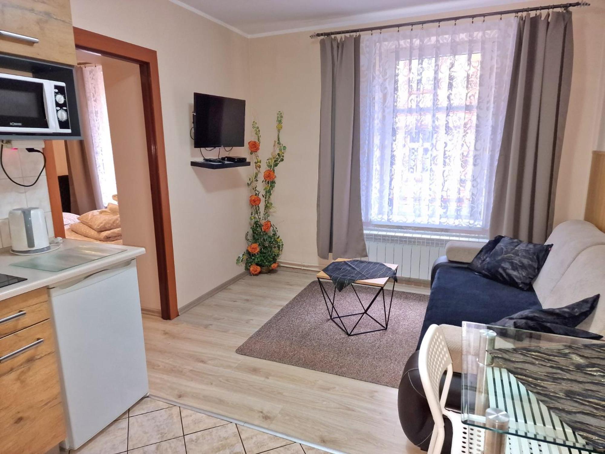 Aparthouse Apartamenty Centrum - In The City Center Near The Train Station Katoviçe Dış mekan fotoğraf
