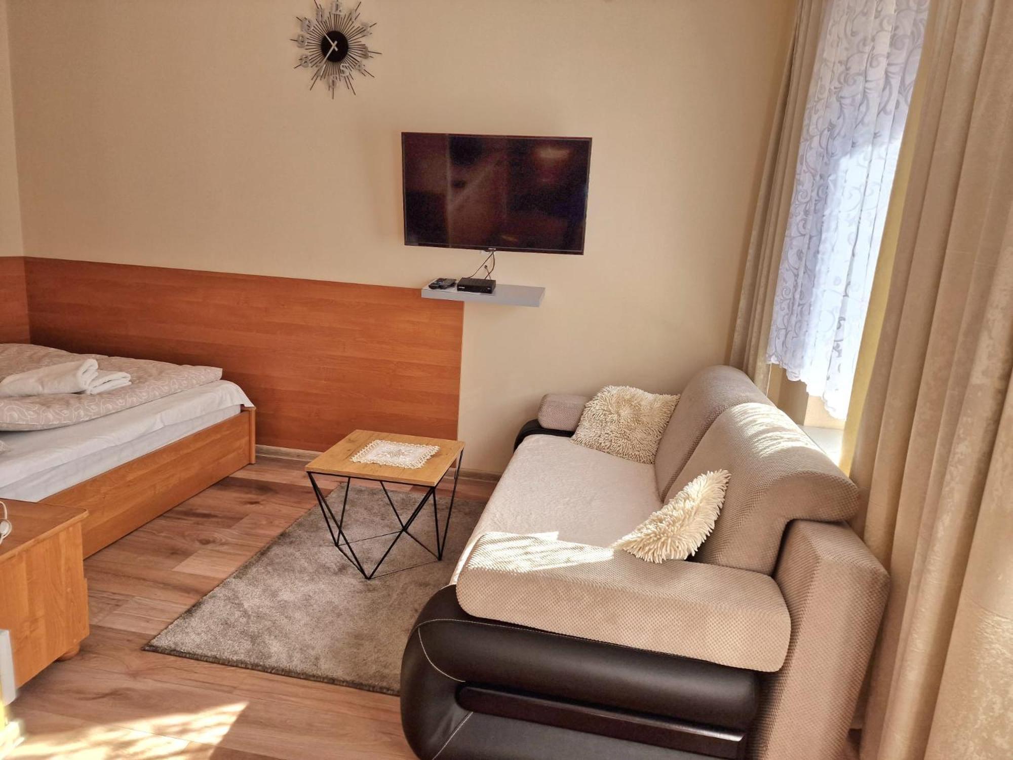 Aparthouse Apartamenty Centrum - In The City Center Near The Train Station Katoviçe Dış mekan fotoğraf