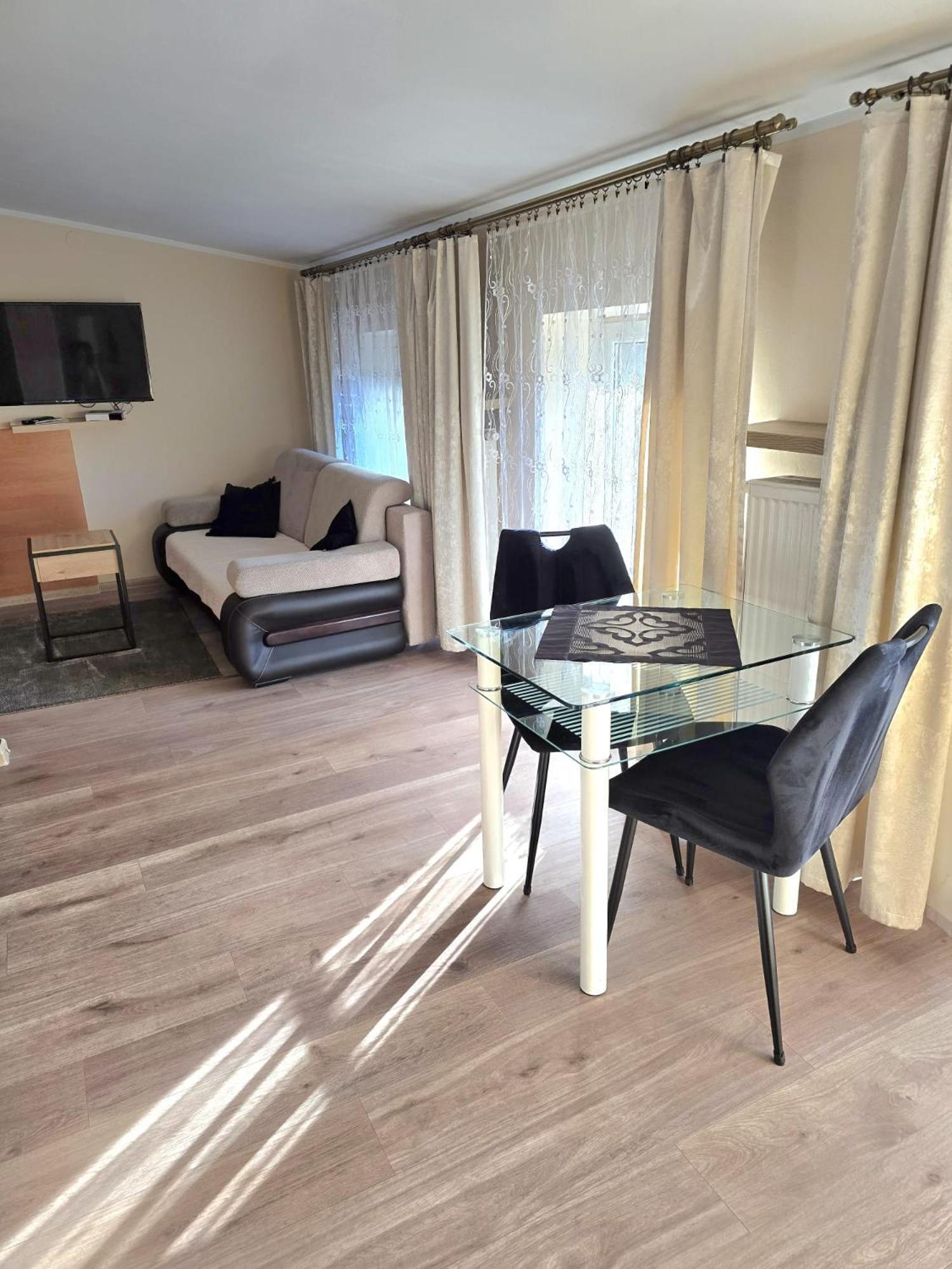 Aparthouse Apartamenty Centrum - In The City Center Near The Train Station Katoviçe Dış mekan fotoğraf