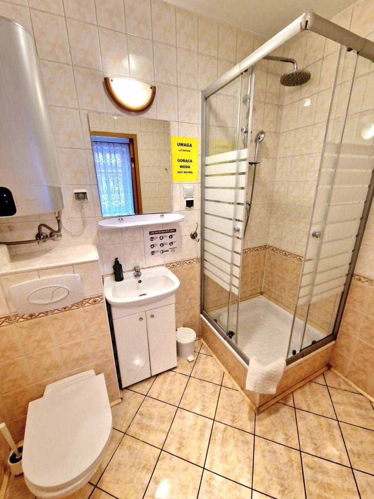 Aparthouse Apartamenty Centrum - In The City Center Near The Train Station Katoviçe Oda fotoğraf