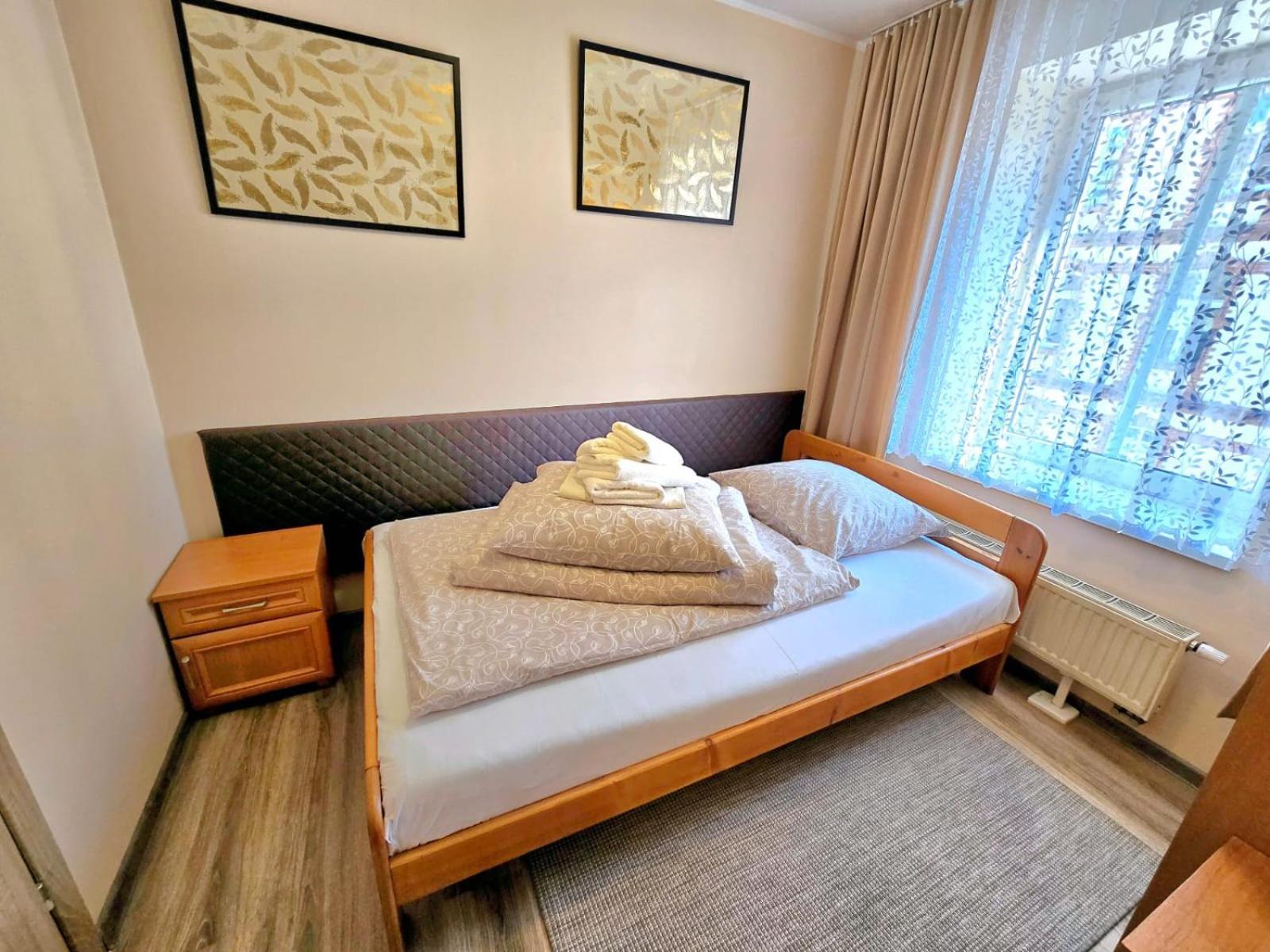 Aparthouse Apartamenty Centrum - In The City Center Near The Train Station Katoviçe Oda fotoğraf