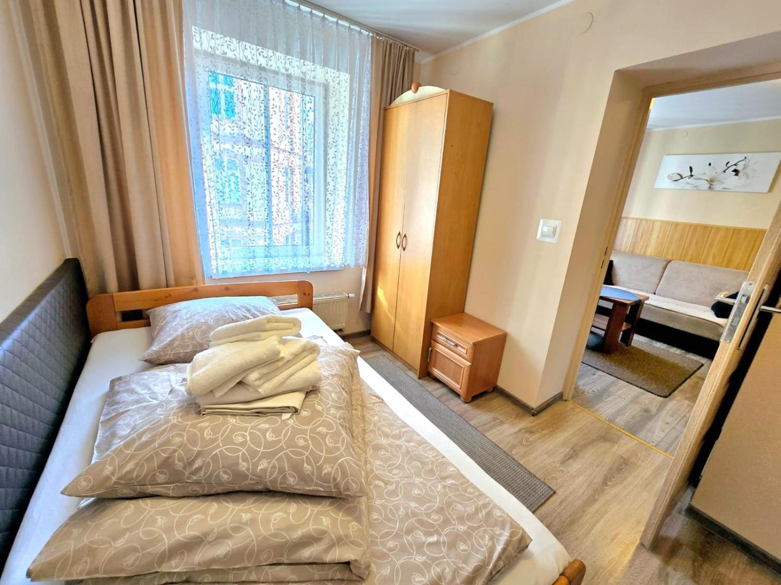 Aparthouse Apartamenty Centrum - In The City Center Near The Train Station Katoviçe Oda fotoğraf