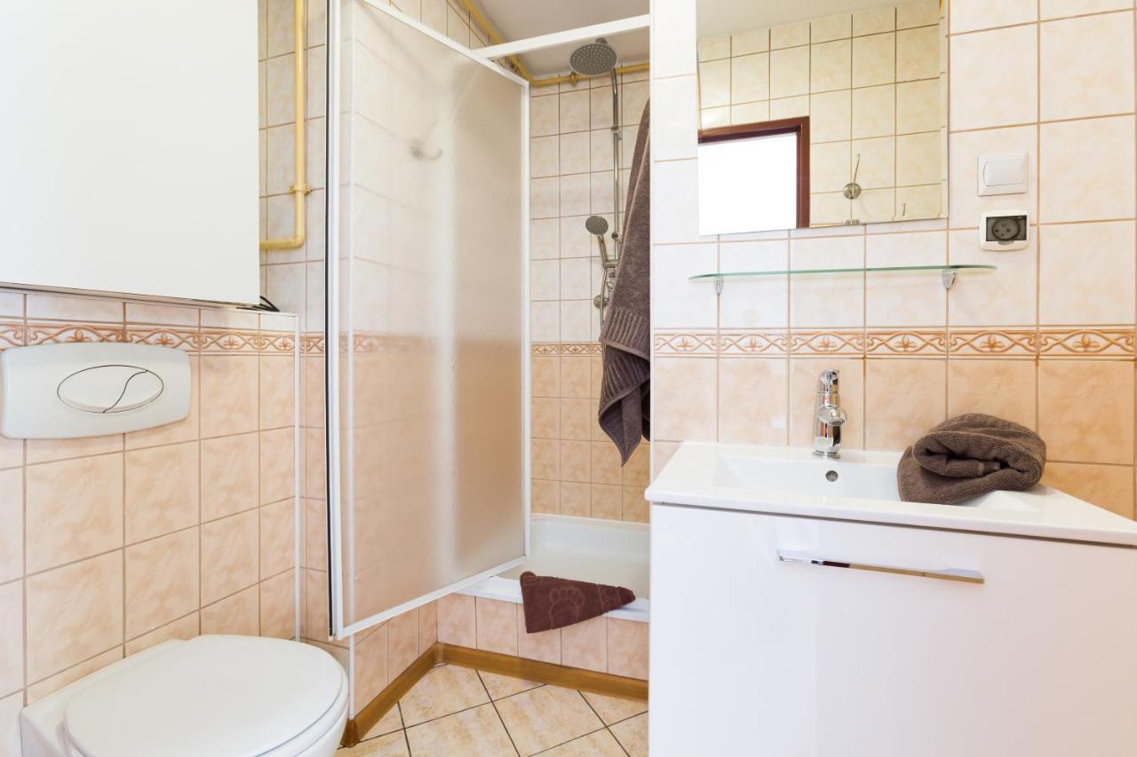 Aparthouse Apartamenty Centrum - In The City Center Near The Train Station Katoviçe Dış mekan fotoğraf